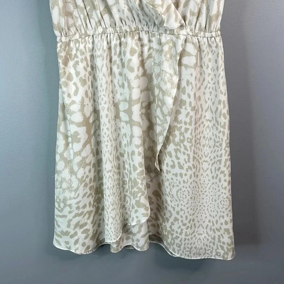 BCBGENERATION Ruffled Faux Wrap Dress Tan White Animal Leopard Print Pockets M - Picture 4 of 13